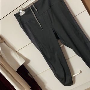 Grey cropped leggings